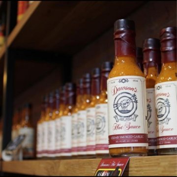 Recenze chilli omáčky Dawson’s Cedar Smoke Garlic