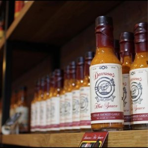 Recenze chilli omáčky Dawson’s Cedar Smoke Garlic